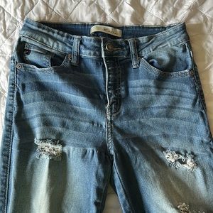 kancan distressed skinny